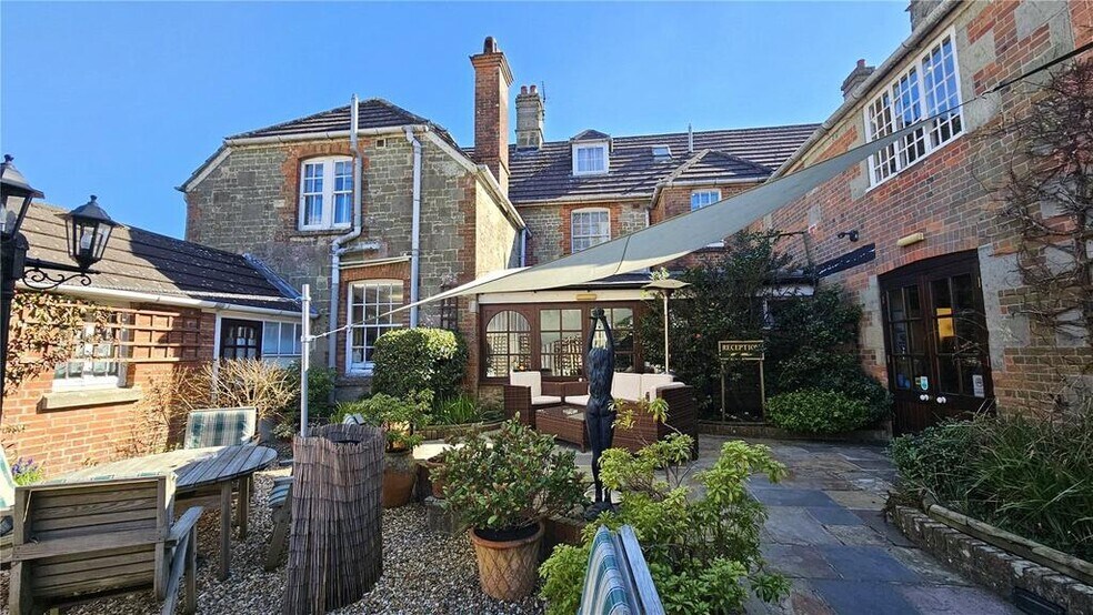 4-6 Bleke St, Shaftesbury à vendre - Photo du bâtiment - Image 2 de 17