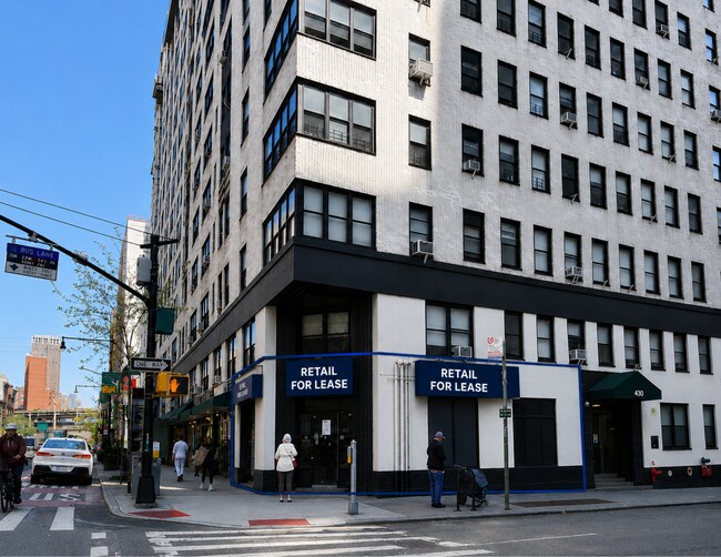 Plus de détails pour 400 E 57th St, New York, NY - Commerce de détail à louer