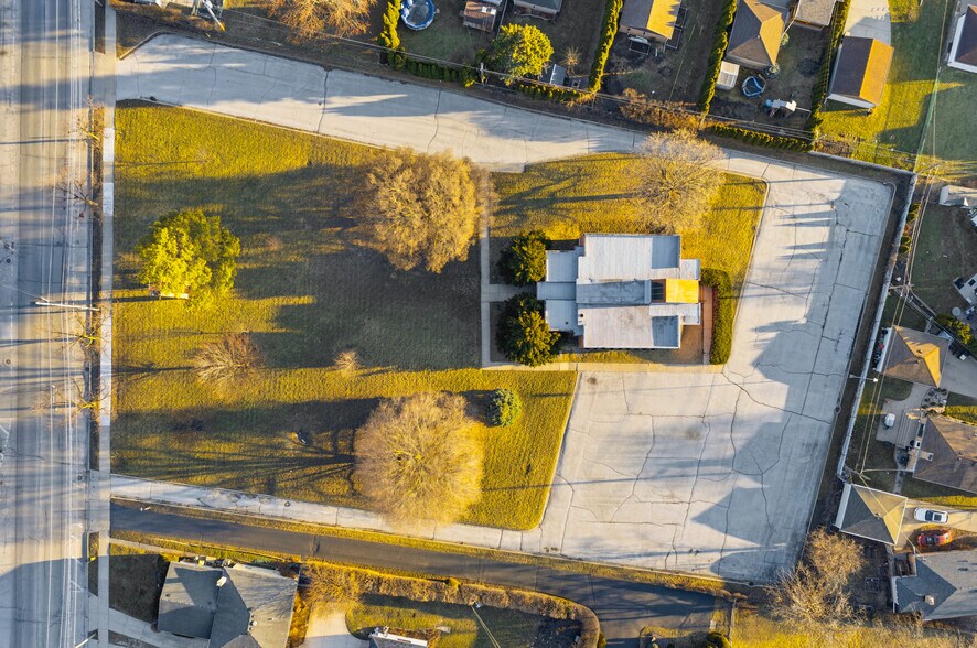 8450 N Shermer Rd, Niles, IL à vendre - Photo du bâtiment - Image 2 de 33