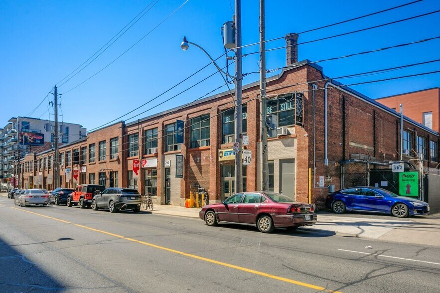 276 Carlaw Av, Toronto, ON à louer - Photo du bâtiment - Image 1 de 29