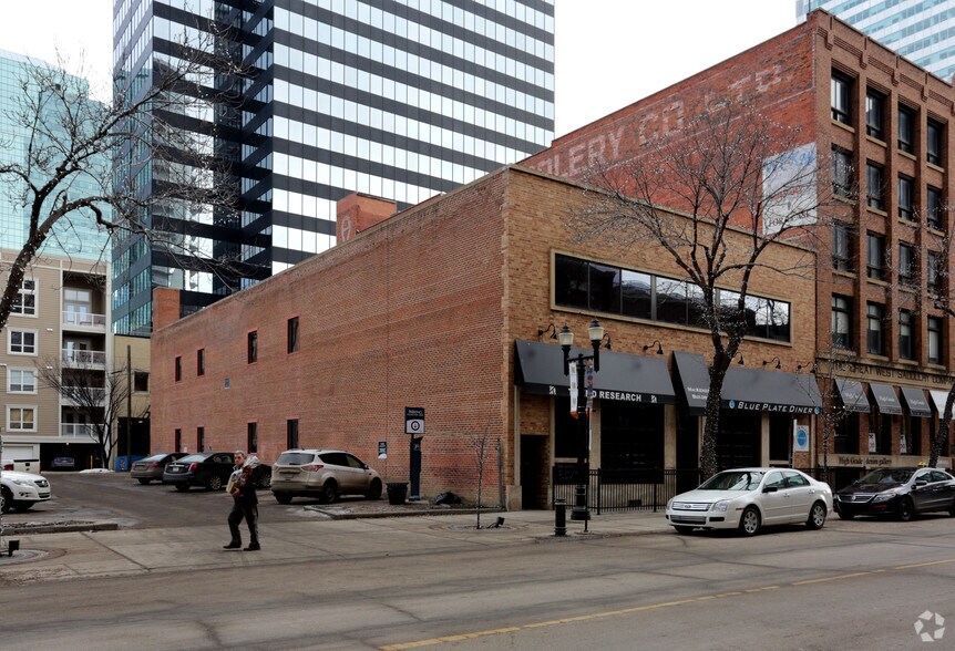 10145 104 St NW, Edmonton, AB à vendre - Photo principale - Image 1 de 1