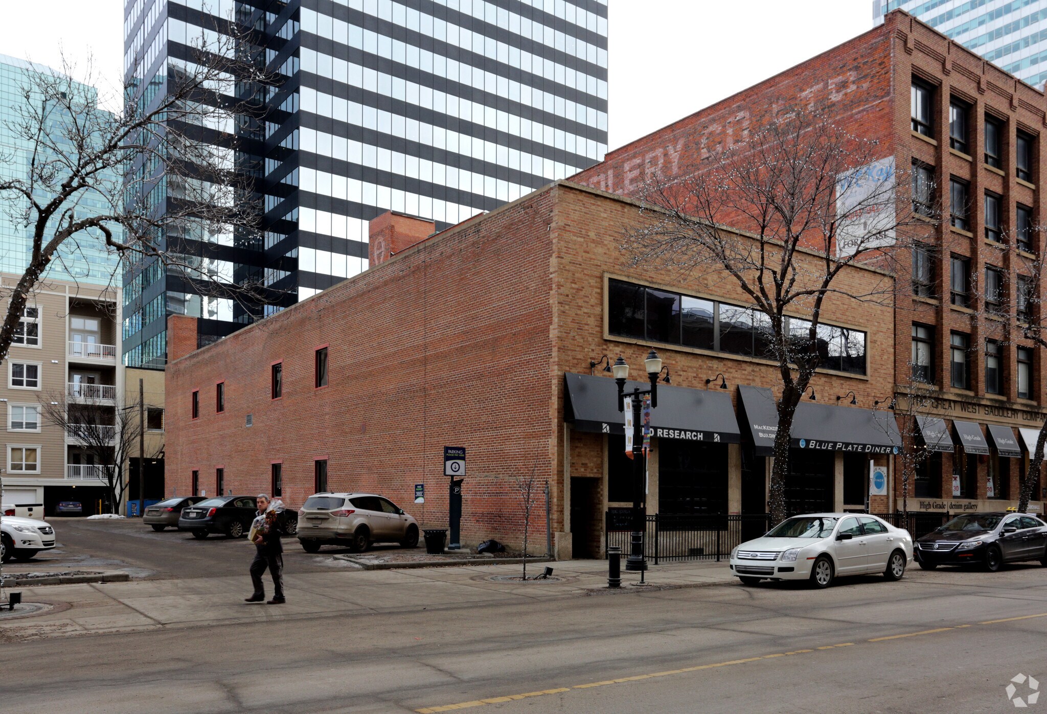 10145 104 St NW, Edmonton, AB à vendre Photo principale- Image 1 de 1