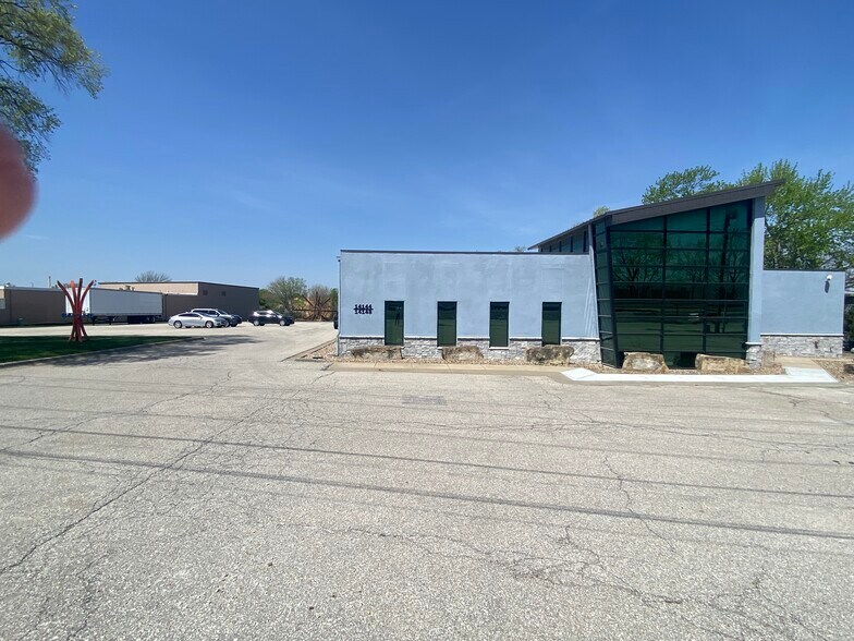 14144-14148 Santa Fe Trail Dr, Lenexa, KS à vendre - Photo du bâtiment - Image 3 de 7