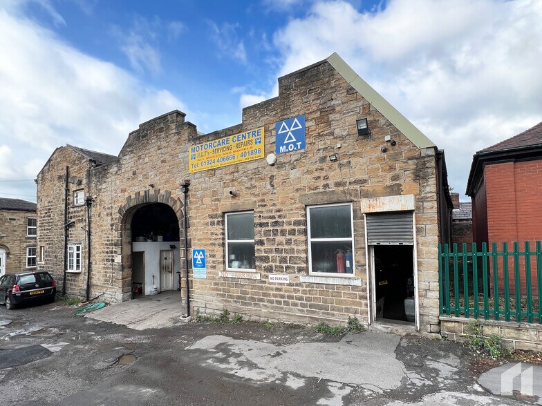 Commercial St Commercial Street, Heckmondwike à louer - Photo du bâtiment - Image 2 de 7
