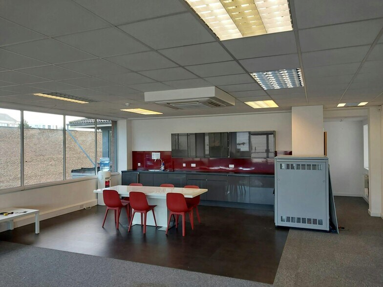 1 E-Centre, Easthampstead Road, Bracknell à louer - Photo du bâtiment - Image 3 de 8