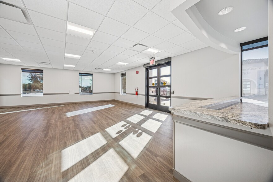 1779 E Whitestone Blvd, Cedar Park, TX à louer - Photo du bâtiment - Image 3 de 9