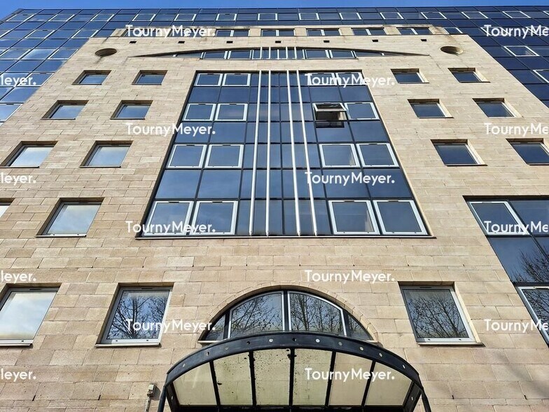 Office in Bordeaux for lease - Building Photo - Image 2 of 3