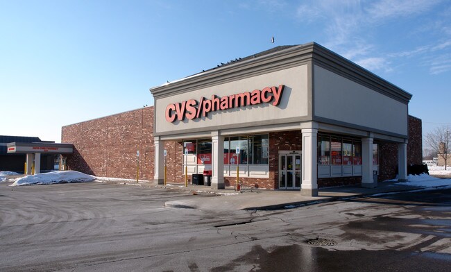 Plus de détails pour 16000 E 10 Mile Rd, Eastpointe, MI - Commerce de détail à louer