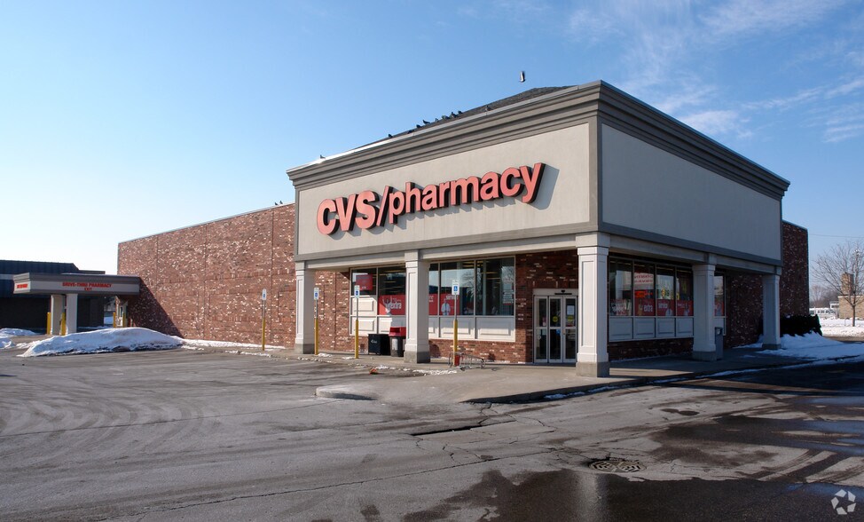 16000 E 10 Mile Rd, Eastpointe, MI for lease - Building Photo - Image 1 of 2