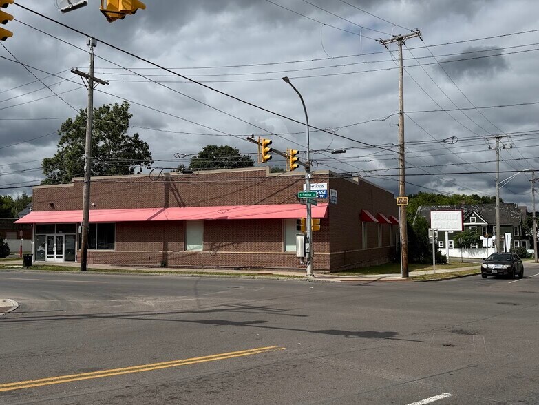 2826 S Salina St, Syracuse, NY à louer - Photo du bâtiment - Image 3 de 15