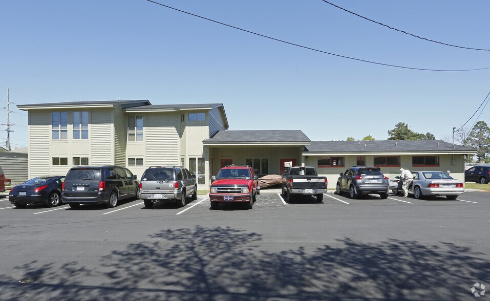 1611 Owen Dr, Fayetteville, NC for lease - Building Photo - Image 1 of 21
