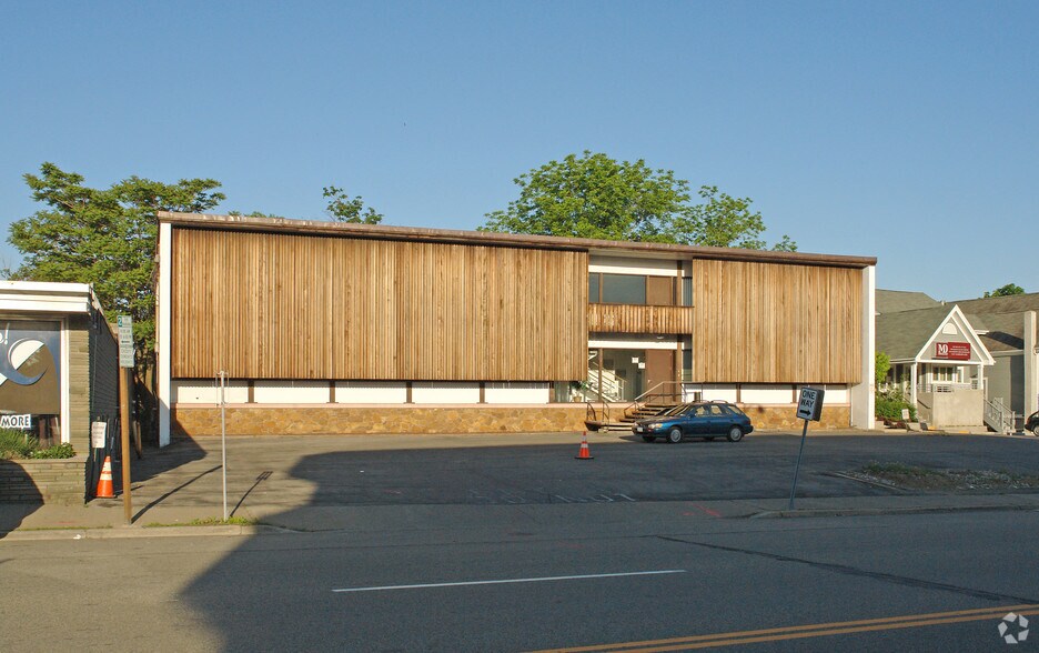12 Raymond Ave, Poughkeepsie, NY à louer - Photo du bâtiment - Image 2 de 24