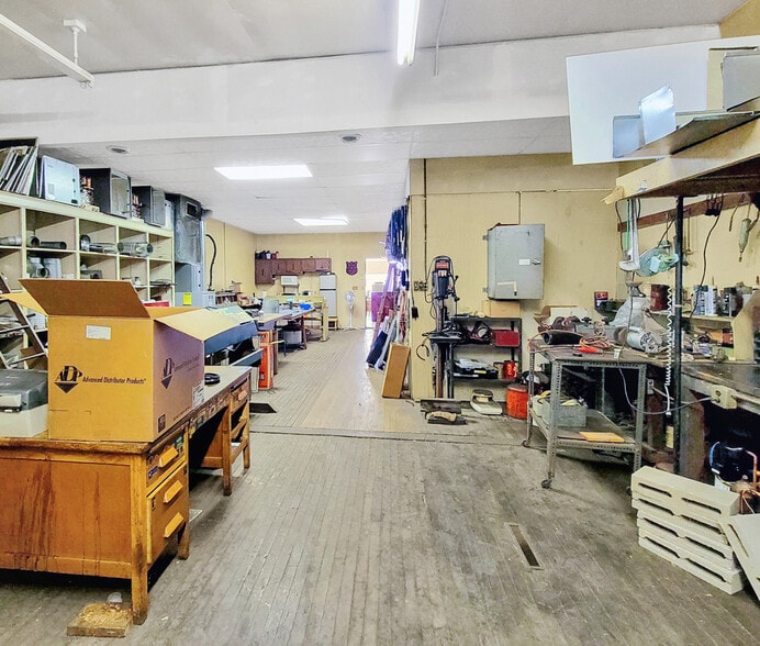 10050 S Ewing Ave, Chicago, IL for sale - Building Photo - Image 3 of 8