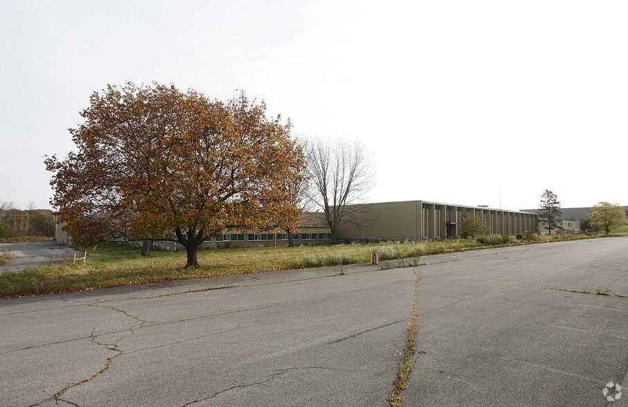 7528 State Fair Blvd, Baldwinsville, NY for sale - Primary Photo - Image 1 of 7