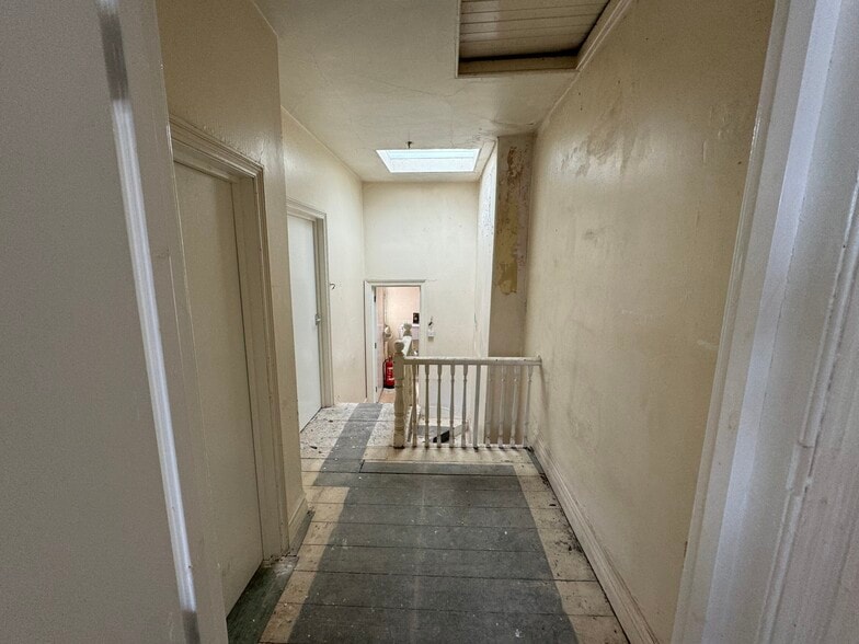 7-9 Fore St, Brixham for sale - Interior Photo - Image 3 of 12