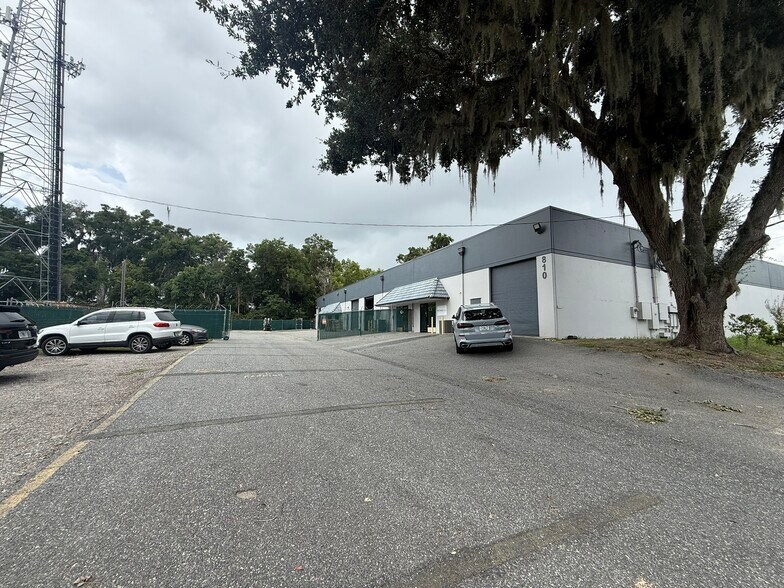 810 NW 25th Ave, Ocala, FL à louer - Photo du bâtiment - Image 1 de 3