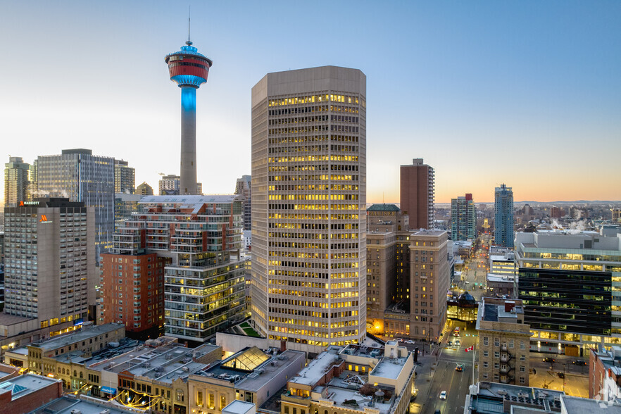 150 9th Ave SW, Calgary, AB à louer - Photo du bâtiment - Image 1 de 32