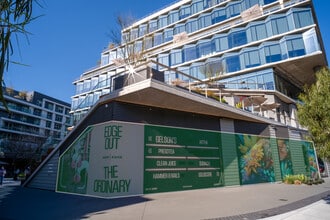 12101 W Olympic Blvd, Los Angeles, CA à louer Photo du bâtiment- Image 2 de 6