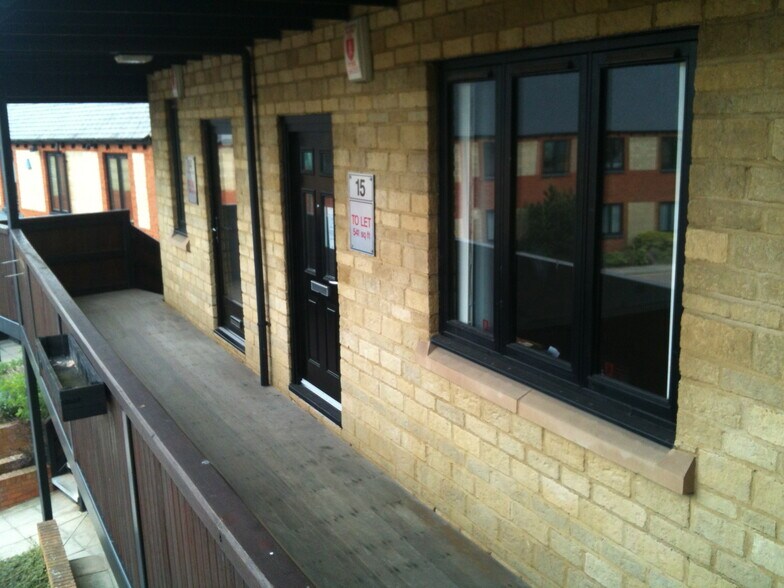 8-19 Canon Harnett Ct, Milton Keynes à louer - Photo du bâtiment - Image 2 de 5