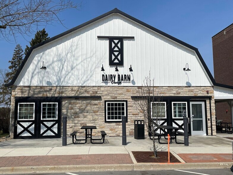 121 Main St, Oswego, IL à louer - Photo du bâtiment - Image 2 de 44