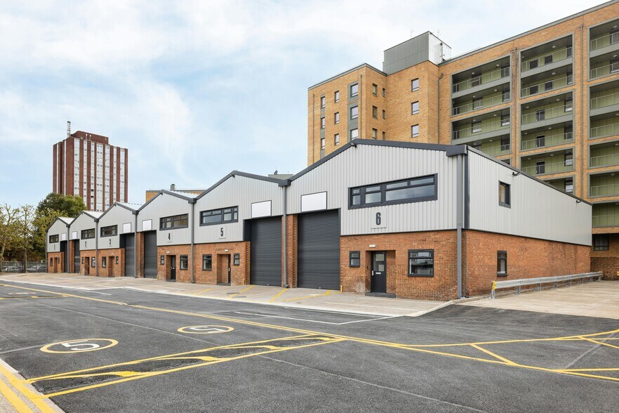 6 Langhedge Ln, Londres à louer - Photo du bâtiment - Image 1 de 11
