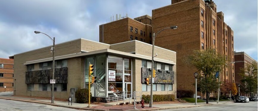 1834 W Wisconsin Ave, Milwaukee, WI for lease Building Photo- Image 1 of 8