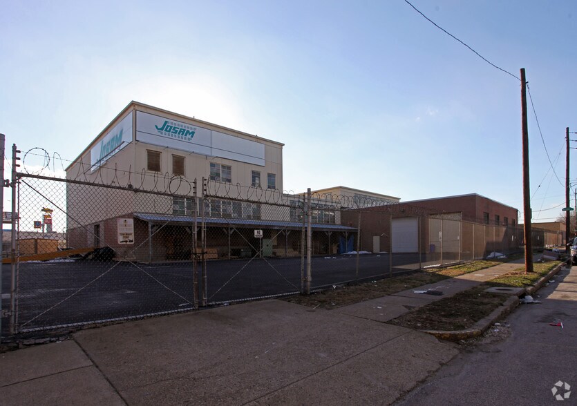 2501 S Front St, Philadelphia, PA à vendre - Photo du bâtiment - Image 3 de 7