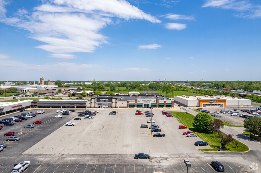 63 E Marketview Dr, Champaign, IL à vendre - Aérien - Image 2 de 5