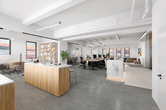 254 W 54th St, New York, NY à louer Photo intérieure- Image 2 de 7