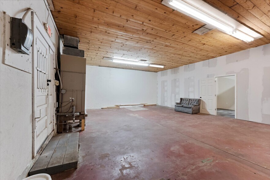 313 E Main St, Humble, TX à louer - Photo du bâtiment - Image 3 de 17
