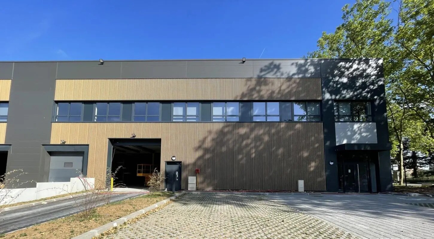 Industrial in Trappes for lease Building Photo- Image 1 of 8