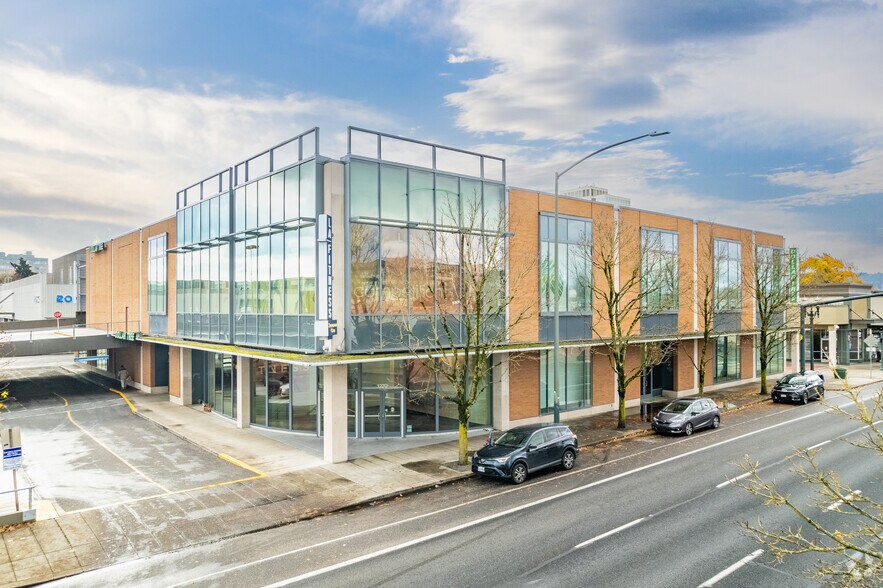 1100 NE Broadway St, Portland, OR for lease - Building Photo - Image 3 of 9