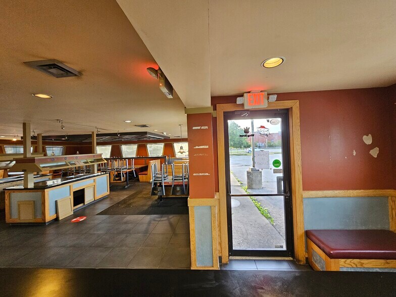 W156N8420 Pilgrim Rd, Menomonee Falls, WI à louer - Photo du bâtiment - Image 3 de 3