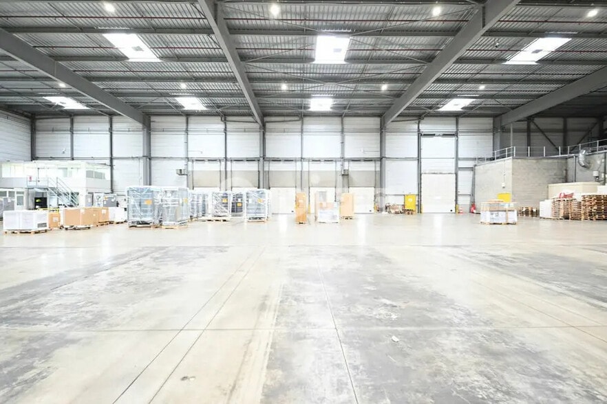 Industriel dans Saint-Quentin-Fallavier à louer - Photo intérieure - Image 3 de 12