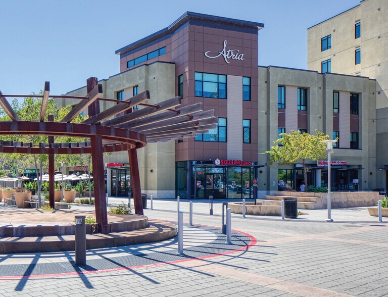 Foster Square Retail portefeuille de 2 propriétés à vendre sur LoopNet.ca - Photo du bâtiment - Image 2 de 4