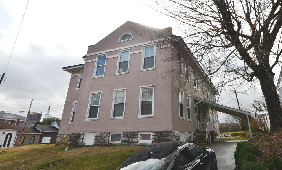 202 S College St, Harrodsburg, KY à vendre - Photo du bâtiment - Image 3 de 14
