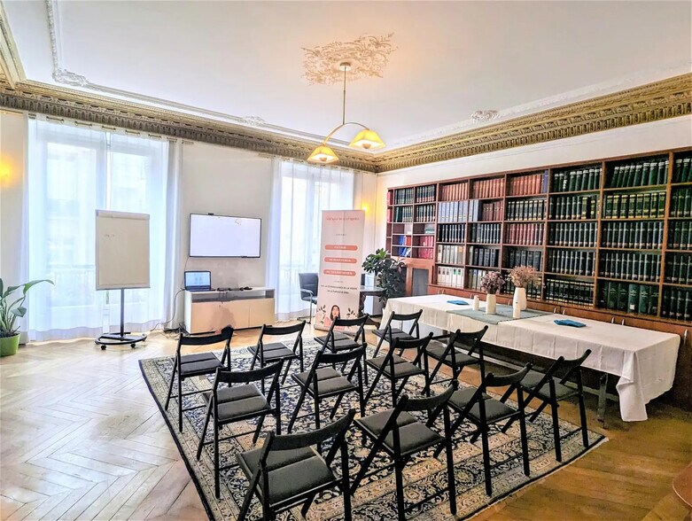 90 Rue D'Amsterdam, Paris à vendre - Photo du bâtiment - Image 1 de 30