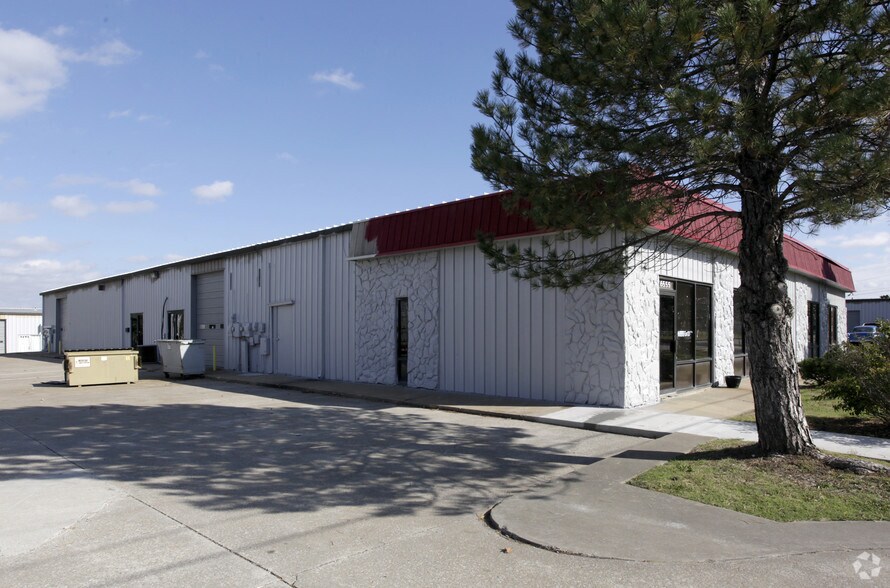 6555-6563 E 21st Pl, Tulsa, OK à louer - Photo du bâtiment - Image 2 de 2
