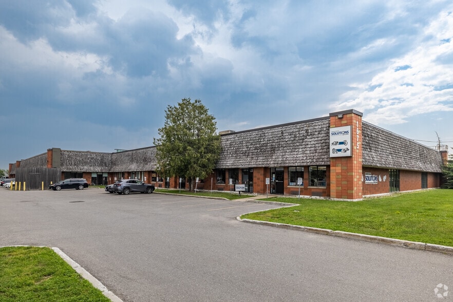 830-840 Industrial Ave, Ottawa, ON à louer - Photo du bâtiment - Image 3 de 3