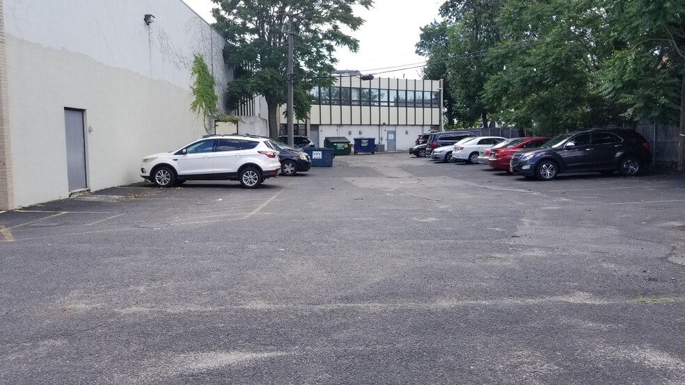 535 S Broadway, Hicksville, NY à louer - Photo du bâtiment - Image 3 de 45