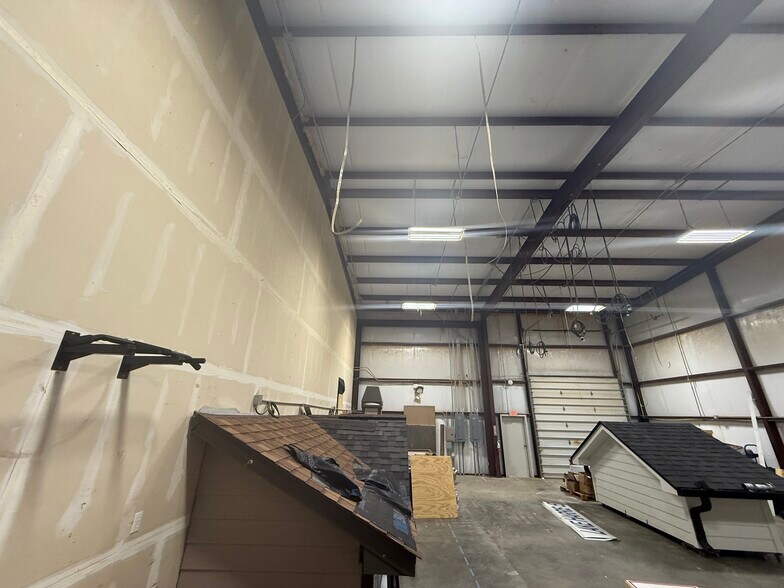 1907 E US Highway 80, White Oak, TX à vendre - Photo du bâtiment - Image 3 de 31