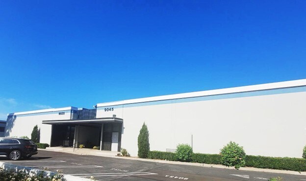 9045 Eton Ave, Canoga Park, CA à louer - Photo du bâtiment - Image 2 de 2