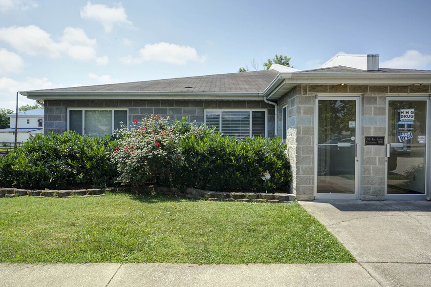 223 4th Ave, Saint Albans, WV à vendre - Photo du bâtiment - Image 1 de 1