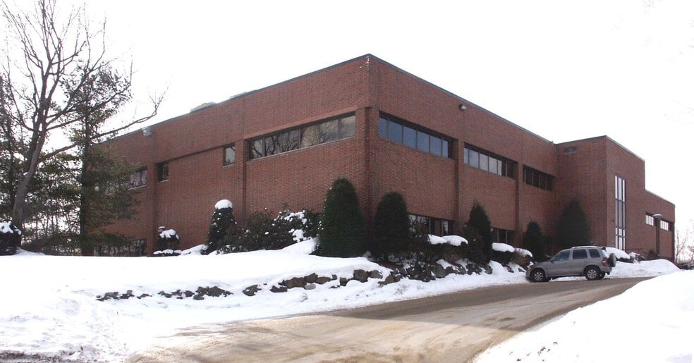 300 Bear Hill Rd, Waltham, MA for lease - Building Photo - Image 2 of 9