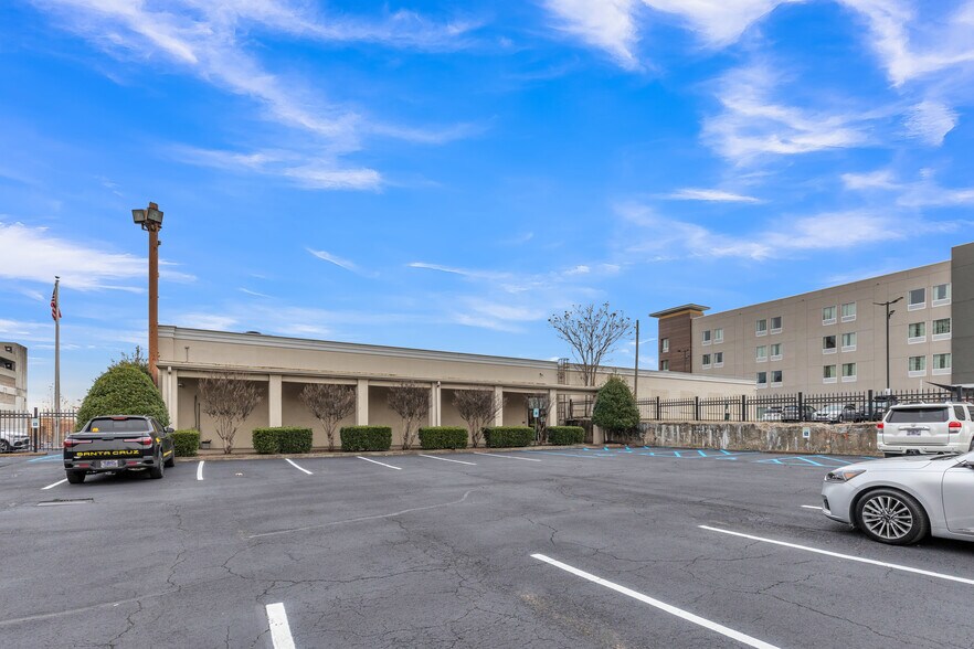 309 Monroe Ave, Memphis, TN à vendre - Photo du bâtiment - Image 3 de 5