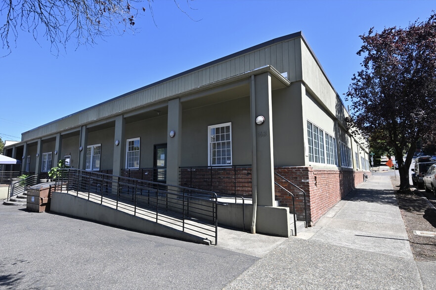 1631 SW Columbia St, Portland, OR for lease - Building Photo - Image 3 of 9
