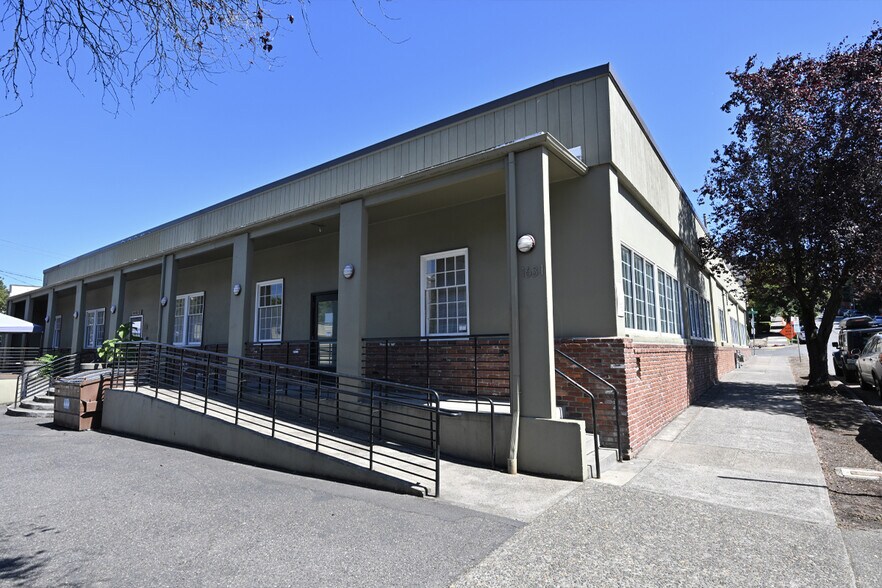 1631 SW Columbia St, Portland, OR à louer - Photo du bâtiment - Image 2 de 9