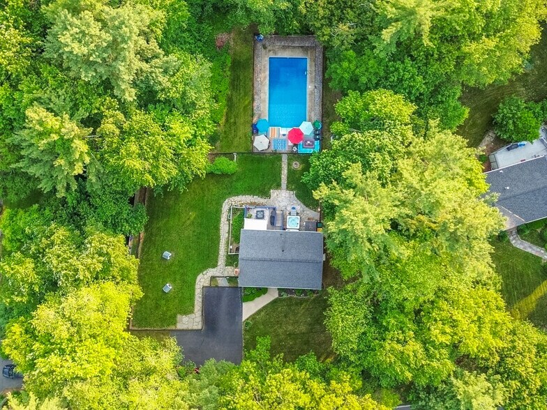 Bay Road, North Easton, MA à vendre - Photo du bâtiment - Image 2 de 40