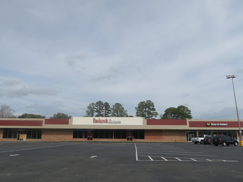906-946 Chesterfield Hwy, Cheraw, SC for lease - Building Photo - Image 3 of 7