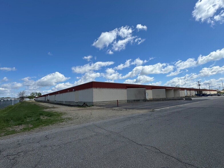 1610 Leininger Ave, Elkhart, IN à louer - Photo du bâtiment - Image 3 de 12
